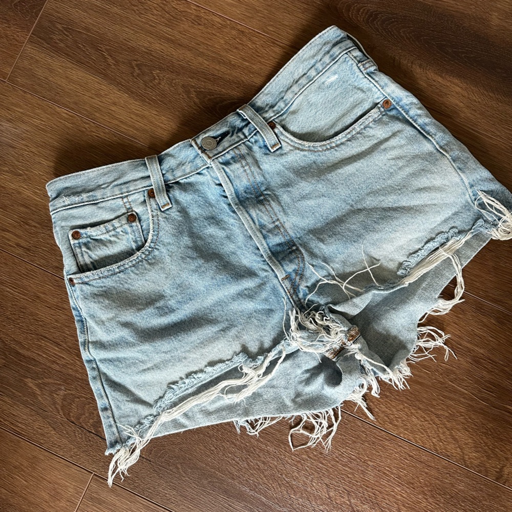 Levi’s 501 Cutoff Shorts